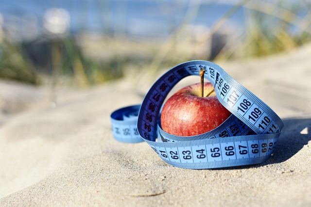 Measuring tape around an apple on the beach - by Laura from Pixabay