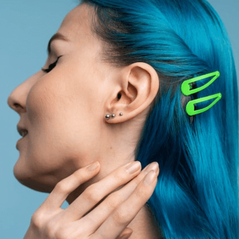 woman-with-blue-hair-side-view_2